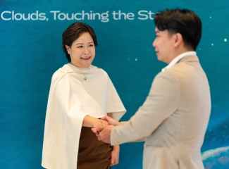 17 MV ‘symphony in moonlight’ chính thức ra mắt, đánh dấu sự khởi đầu của dự án âm nhạc chữa lành