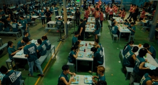 “Trại Buôn Người” chốt ngày ra rạp, hé lộ quy mô bối cảnh cho phần diễn xuất của 700 con người. 