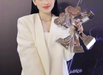 Sau những biến cố truyền thông, Võ Hà Linh vẫn là lựa chọn hàng đầu của nhiều thương hiệu nổi tiếng