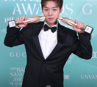●	Ngôi sao Park Ji Hoon trở lại Việt Nam sau 2 năm, fan bảo “cuối cùng cũng đợi đến ngày này”