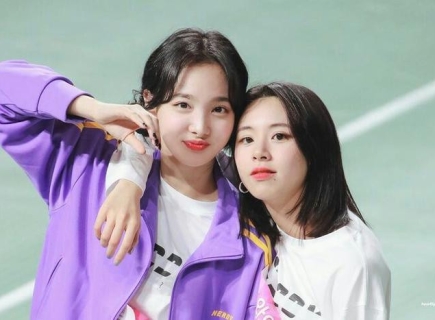Khám phá quy trình chăm sóc da của Nayeon và Chaeyoung (TWICE)