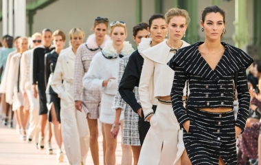 Cận cảnh Paris Fashion Week 2025: Dấu ấn của các nhà mốt hàng đầu
