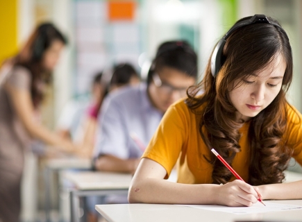 Lộ diện bao đề đỏ trong kỳ thi IELTS - Hội đồng Anh lên tiếng trước tranh cãi