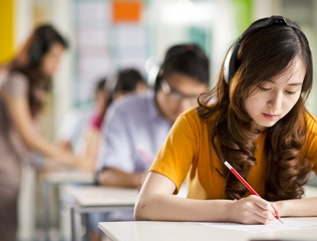 Lộ diện bao đề đỏ trong kỳ thi IELTS - Hội đồng Anh lên tiếng trước tranh cãi
