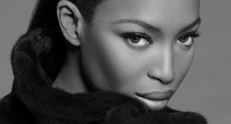 Naomi Campbell – Biểu tượng thời trang đa văn hóa và đa sắc tộc