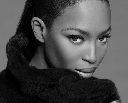 Naomi Campbell – Biểu tượng thời trang đa văn hóa và đa sắc tộc